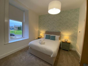 1 Smithhills Sleeps 5 Central and Spacious